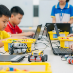 Học sinh học robotic