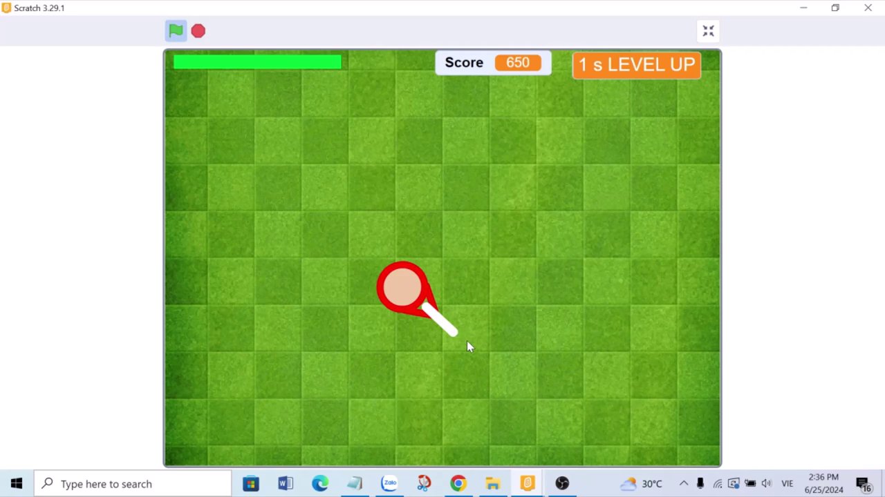 Giao diện Scratch 3.29.1 với trò chơi đang chạy, hiển thị điểm số 900 và thời gian 154 giây trên nền cỏ caro xanh.
