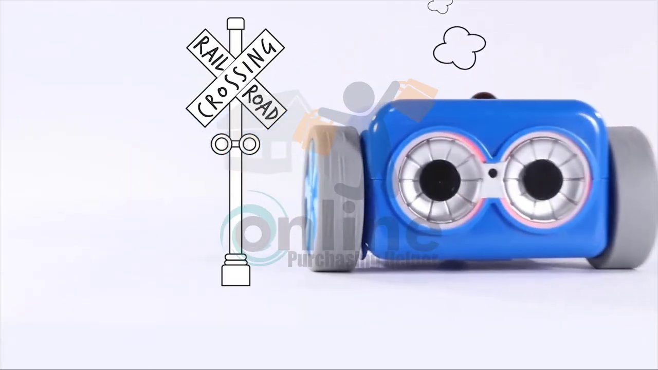 Đoán hay không đoán? Khi tư duy lập trình dạy trẻ các h suy nghĩ khác 4 Một em nhỏ đang chỉ ta y và o màn hình, có vẻ đang giải thích cho bạn bên cạnh về một lỗi trong chương trình.