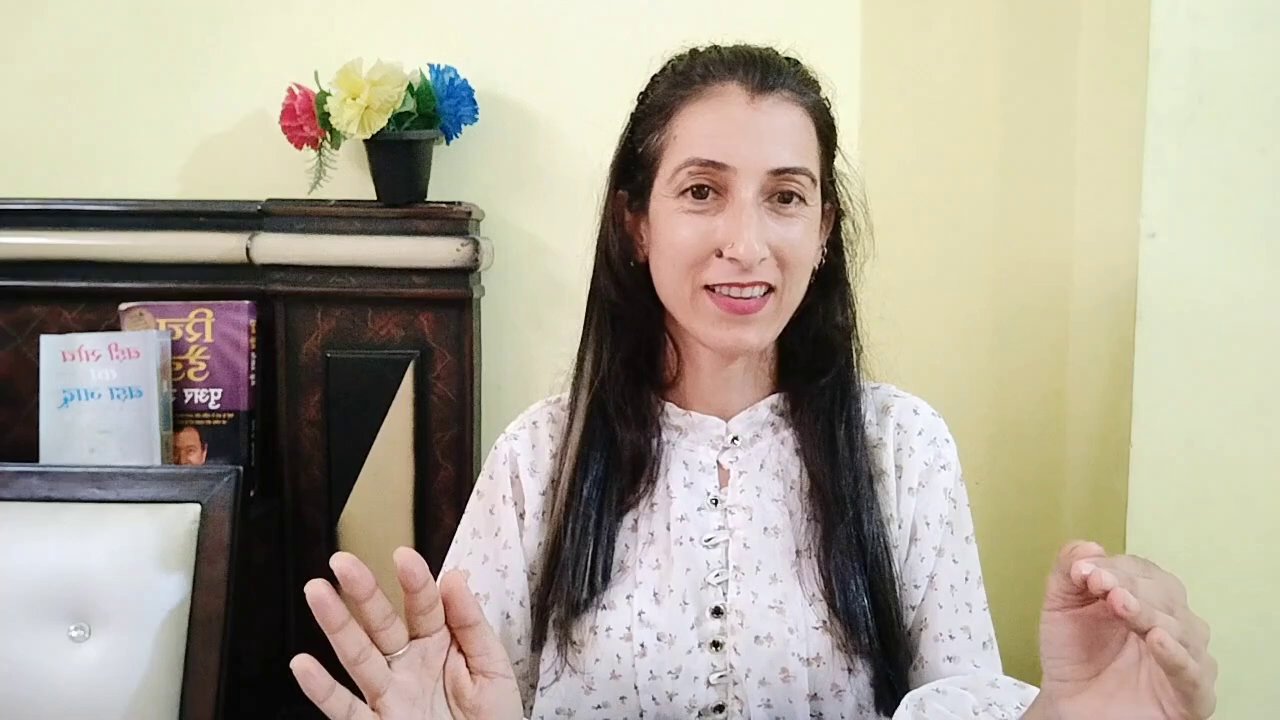 Tìm Ảnh Miễn Phí Cho Blog: Mẹo Hay Giúp Bạn Không Còn "Đau Đầu" Vì Bản Quyền 5 Giao diện chỉnh sửa ảnh trên Canva với một bức ảnh đang được thêm bộ lọc màu và text overlay.